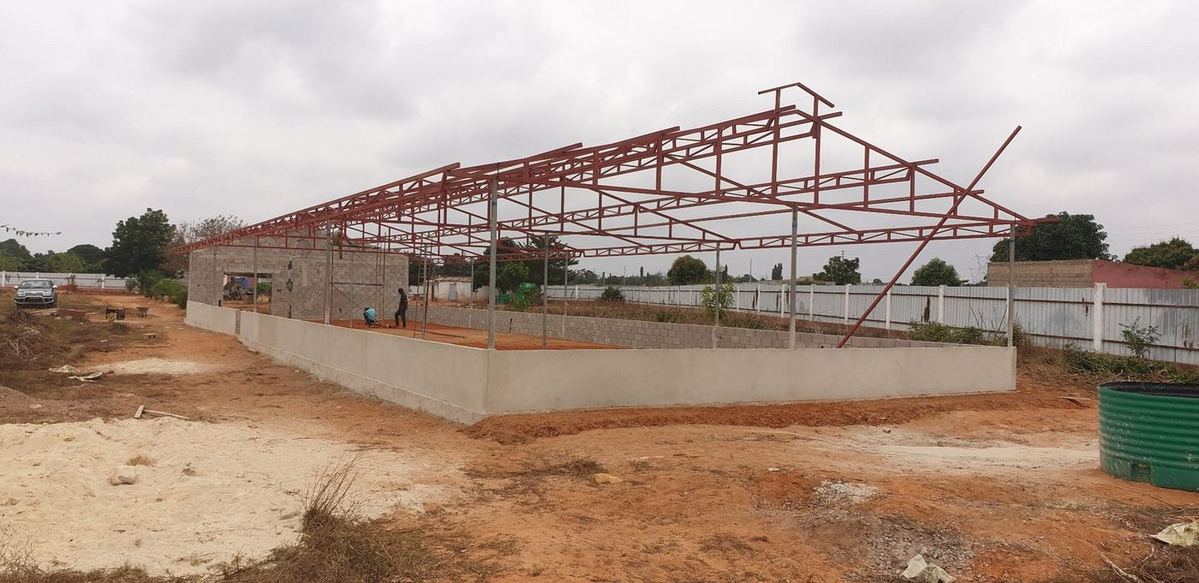 Estrutura e instalações de um projeto avícola da HMATIAS